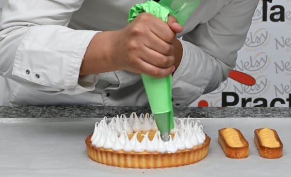 من نحن